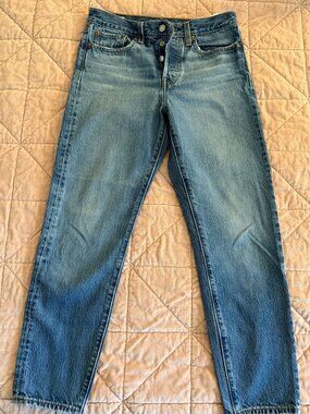 Levi’s Premium Wedgie Straight Leg Jeans Size 27 – Classic Blue Wash